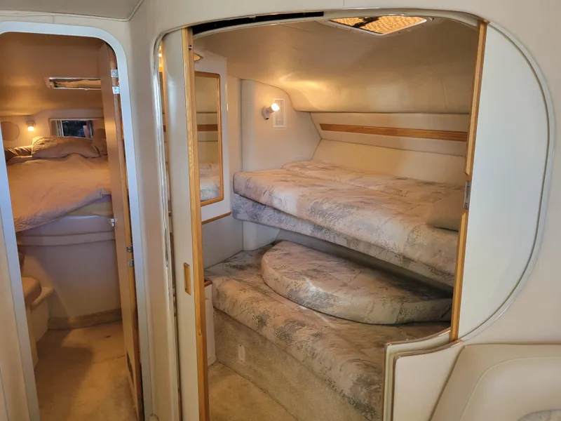 Slide: The Image of Sea Ray 400 Express Cruiser 1996 - 23