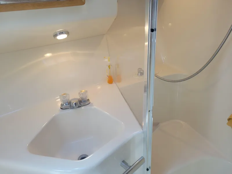 Slide: The Image of Sea Ray 400 Express Cruiser 1996 - 27