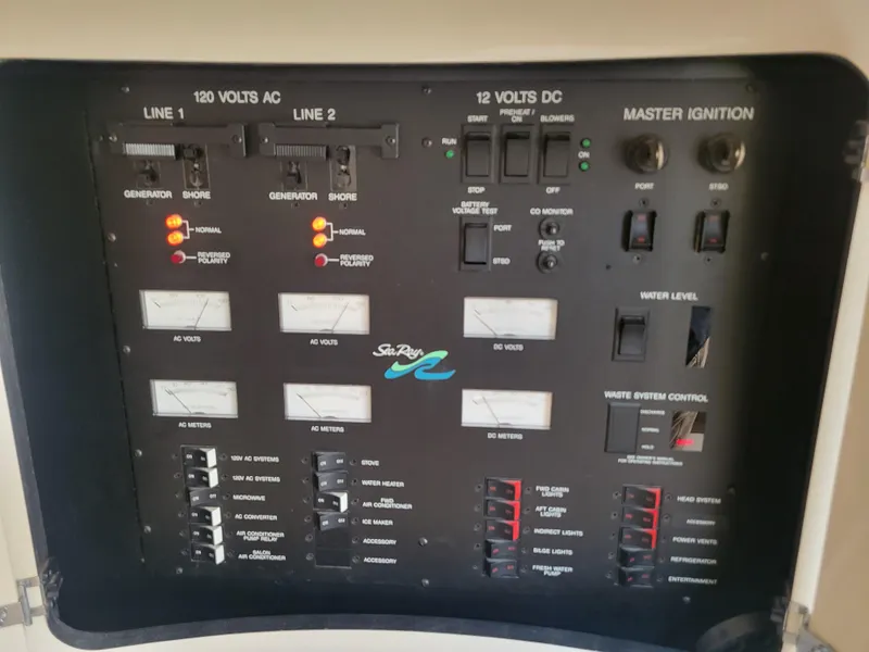 Slide: The Image of Sea Ray 400 Express Cruiser 1996 - 28