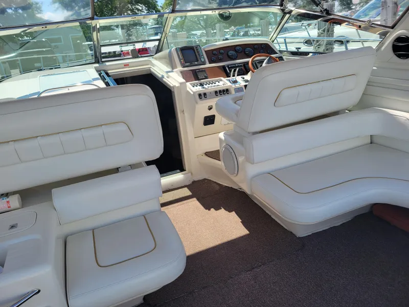 Slide: The Image of Sea Ray 400 Express Cruiser 1996 - 4