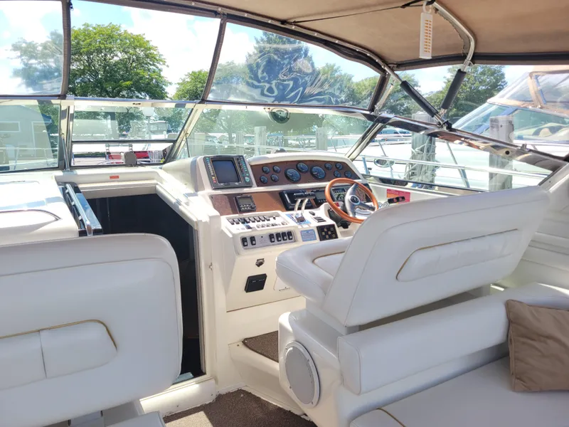 Slide: The Image of Sea Ray 400 Express Cruiser 1996 - 5
