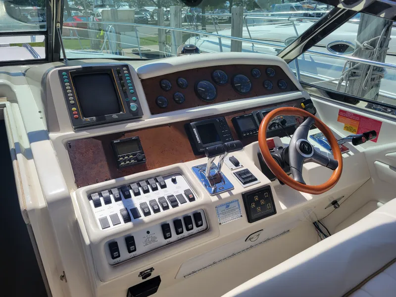 Slide: The Image of Sea Ray 400 Express Cruiser 1996 - 6
