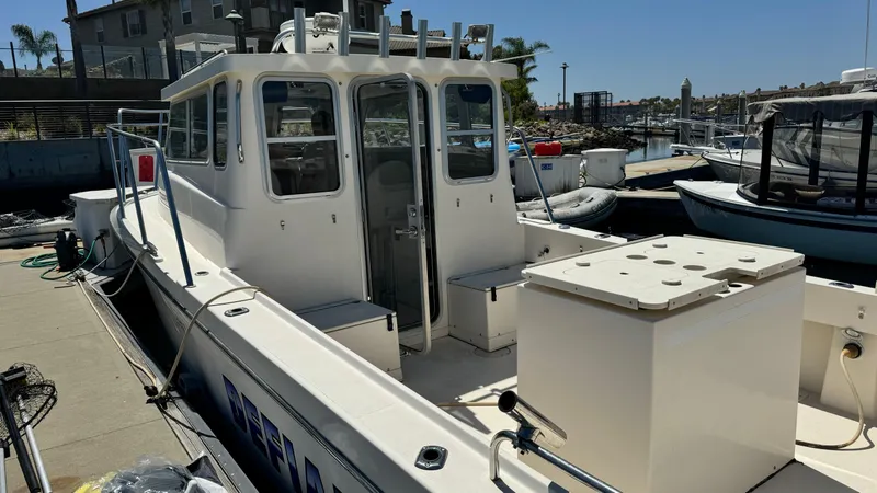 Slide: The Image of 2014 Defiance Guadalupe 290 EX boat docked at marina under clear blue sky. - 9