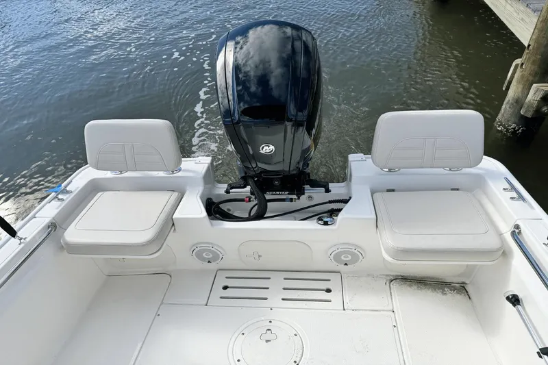 Slide: The Image of Boston Whaler 170 Montauk 2025 - 21