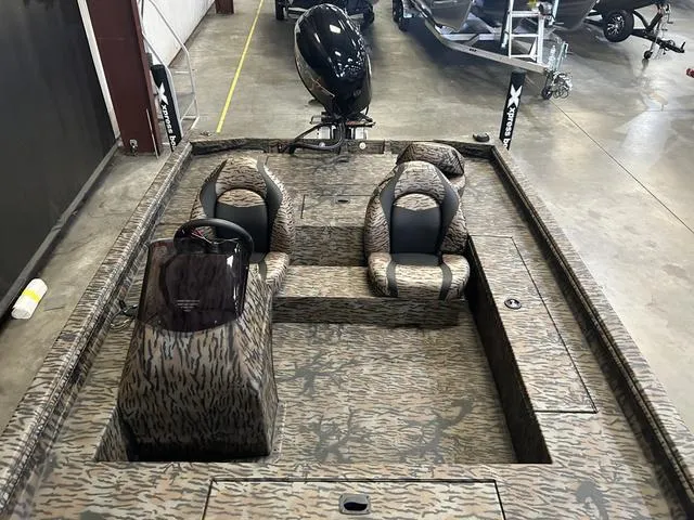 Slide: The Image of Xpress XP185 Catfish W/Yamaha 115 "SHO" 2025 - 9