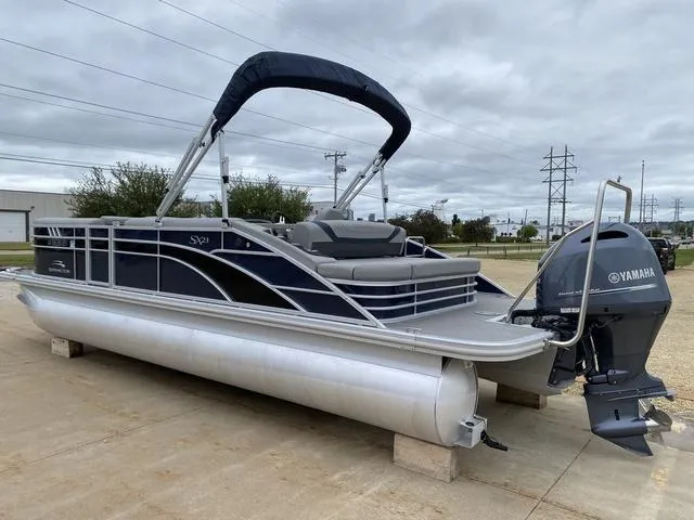 Slide: The Image of 2022 Bennington 22 SSBX pontoon boat with Yamaha outboard motor on display. - 4