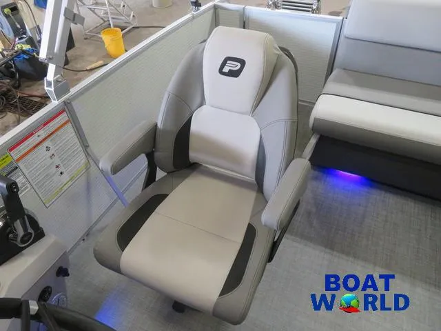 Slide: The Image of 2025 Princecraft Vectra 21 Cruise Lounge Pontoon seat with gray upholstery and Boat World logo. - 10