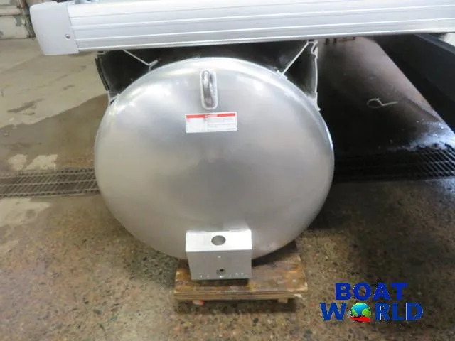 Slide: The Image of 2025 Princecraft Vectra 21 Cruise Lounge Pontoon front view in a showroom. - 30