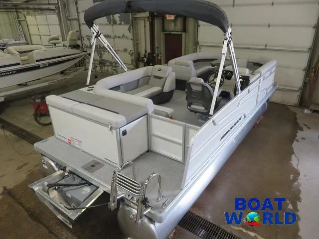 Slide: The Image of 2025 Princecraft Vectra 21 Cruise Lounge Pontoon with Mercury 4-Stroke in a showroom. - 33