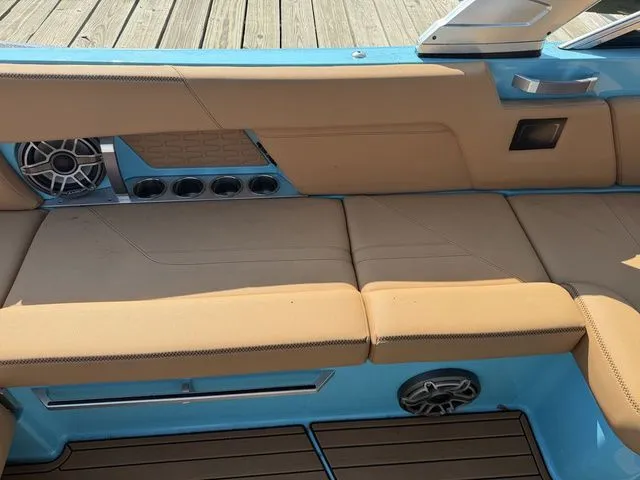 Slide: The Image of MasterCraft X26 2021 - 13