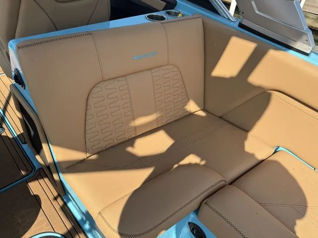 Slide: The Image of MasterCraft X26 2021 - 16