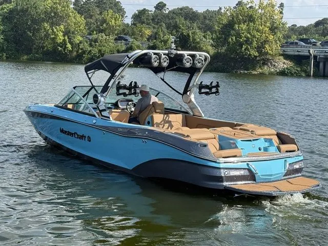 Slide: The Image of MasterCraft X26 2021 - 6