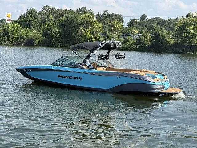 Slide: The Image of MasterCraft X26 2021 - 7