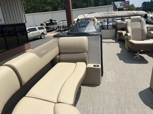 Slide: The Image of Veranda VR22RC 2025 - 12