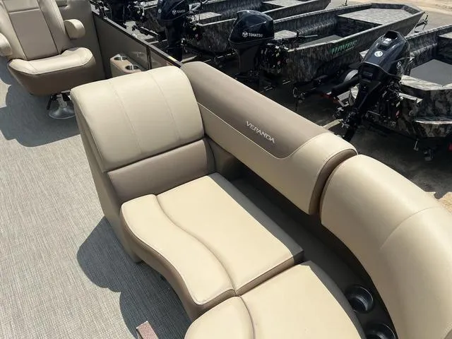 Slide: The Image of Veranda VR22RC 2025 - 13