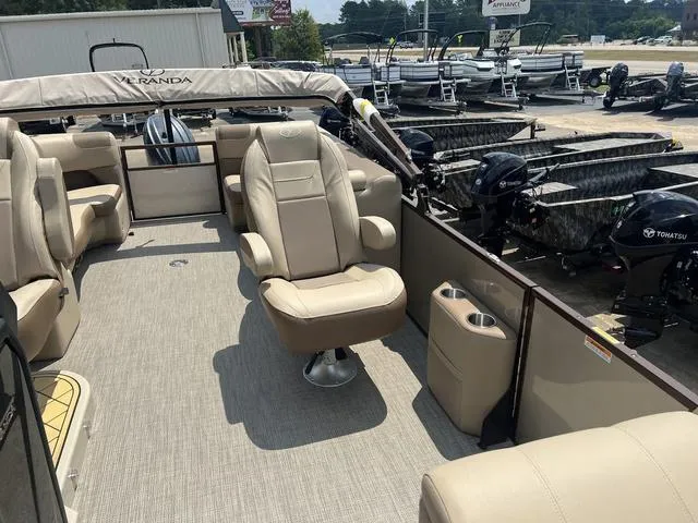 Slide: The Image of Veranda VR22RC 2025 - 14