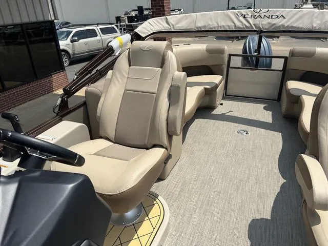 Slide: The Image of Veranda VR22RC 2025 - 15