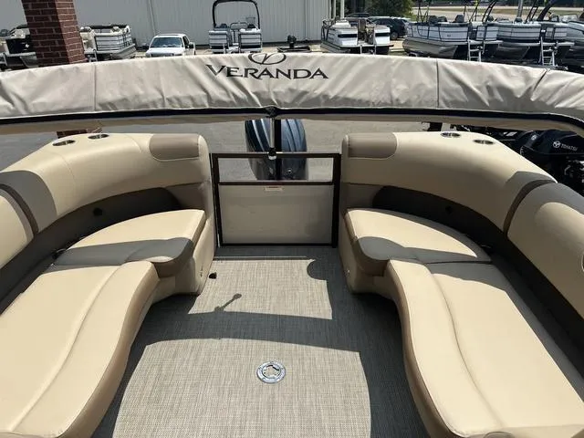 Slide: The Image of Veranda VR22RC 2025 - 16