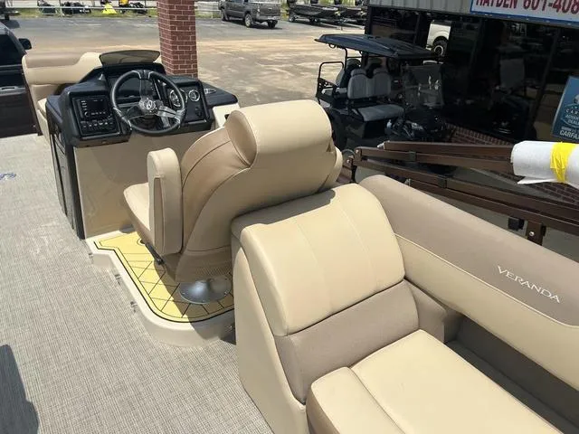 Slide: The Image of Veranda VR22RC 2025 - 18