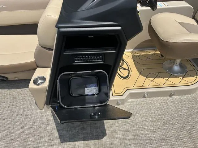 Slide: The Image of Veranda VR22RC 2025 - 25