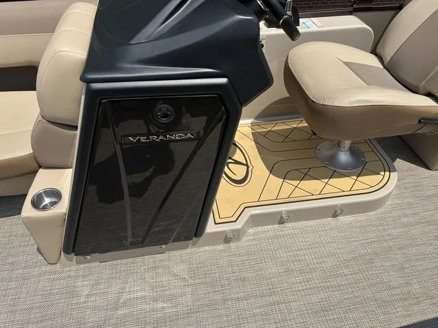 Slide: The Image of Veranda VR22RC 2025 - 26