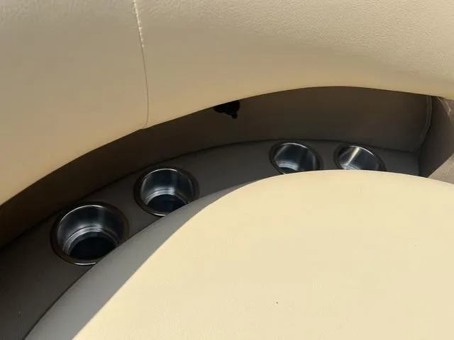 Slide: The Image of Veranda VR22RC 2025 - 28