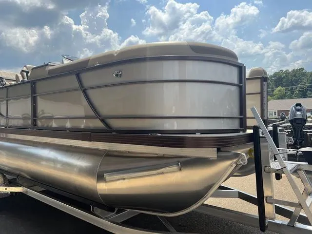 Slide: The Image of Veranda VR22RC 2025 - 4