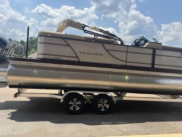 Slide: The Image of Veranda VR22RC 2025 - 8