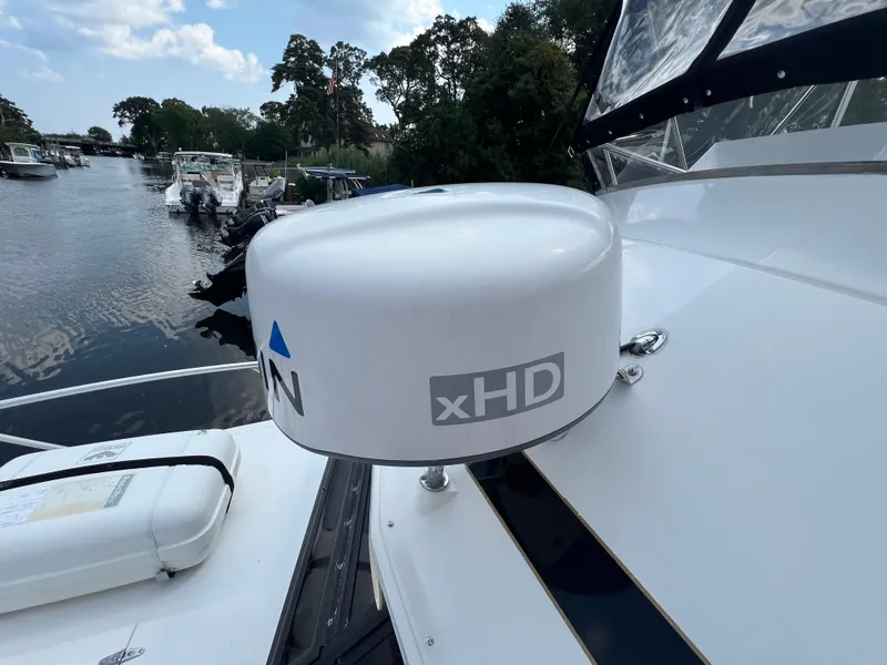 Slide: The Image of Bertram 28 Flybridge 1990 with xHD radar on a scenic waterway. - 26