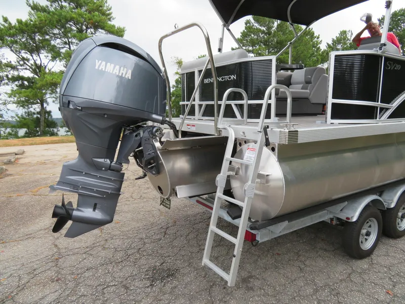 Slide: The Image of 2025 Bennington 20SVL-SPS pontoon boat with Yamaha outboard motor and boarding ladder. - 4