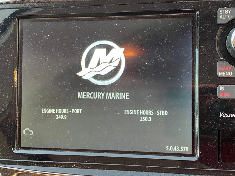 Slide: The Image of Mercury Marine display showing engine hours for Dyna 52, 2014 model. - 42