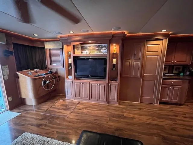 Slide: The Image of Funtime Houseboat 2009 - 3