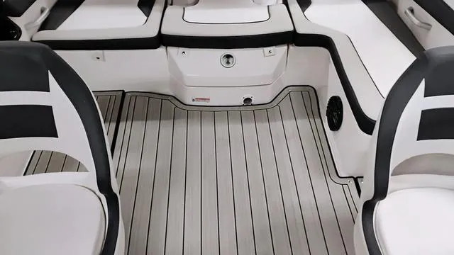 Slide: The Image of Yamaha 195S 2025 - 13