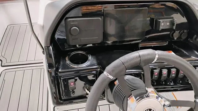 Slide: The Image of Yamaha 195S 2025 - 17