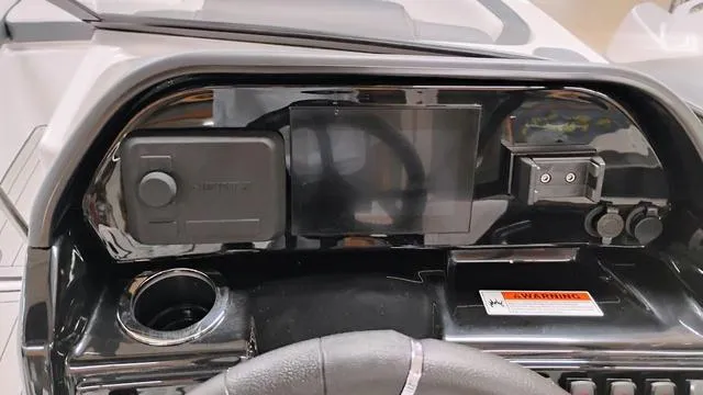 Slide: The Image of Yamaha 195S 2025 - 20