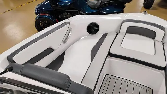 Slide: The Image of Yamaha 195S 2025 - 22