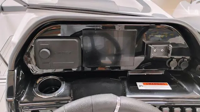 Slide: The Image of Yamaha 195S 2025 - 37