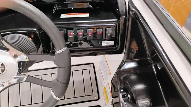 Slide: The Image of Yamaha 195S 2025 - 39