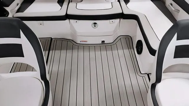 Slide: The Image of Yamaha 195S 2025 - 44