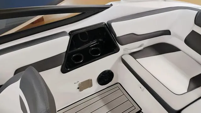 Slide: The Image of Yamaha 195S 2025 - 46