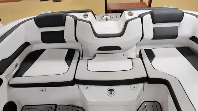 Slide: The Image of Yamaha 195S 2025 - 47