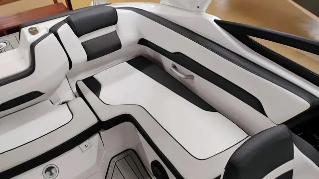 Slide: The Image of Yamaha 195S 2025 - 48