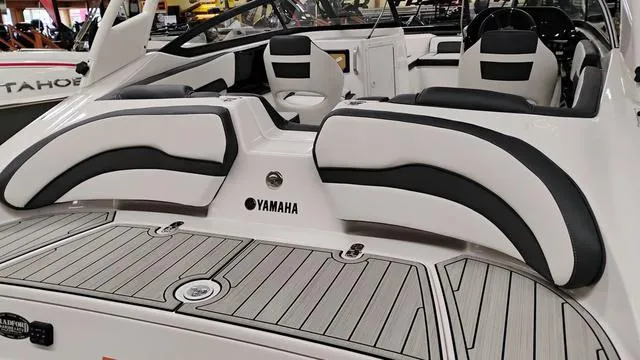 Slide: The Image of Yamaha 195S 2025 - 52