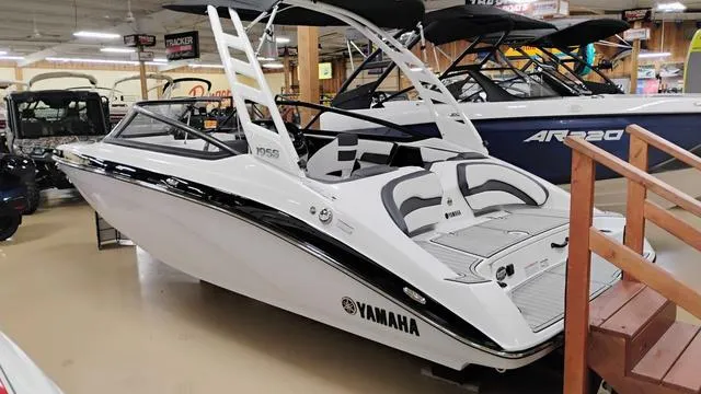 Slide: The Image of Yamaha 195S 2025 - 55