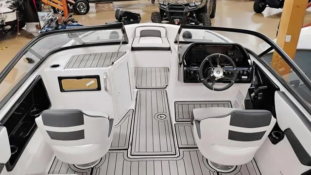 Slide: The Image of Yamaha 195S 2025 - 7