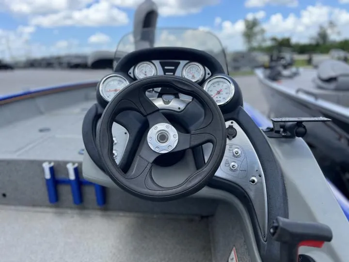 Slide: The Image of Tracker Pro Team 175 TF 2017 - 11