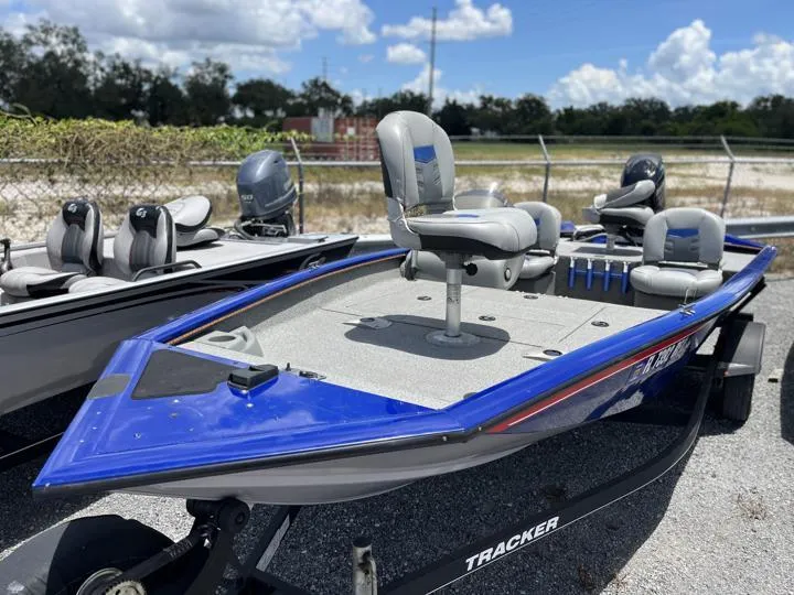 Slide: The Image of Tracker Pro Team 175 TF 2017 - 3