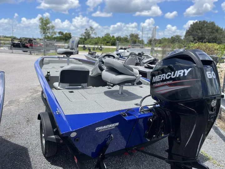 Slide: The Image of Tracker Pro Team 175 TF 2017 - 5