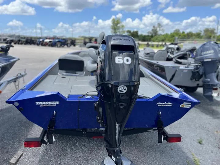 Slide: The Image of Tracker Pro Team 175 TF 2017 - 6