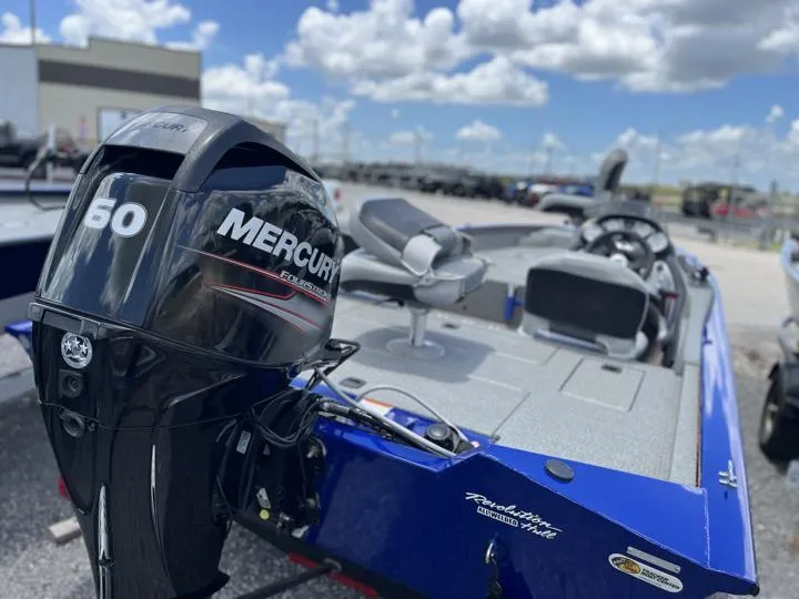 Slide: The Image of Tracker Pro Team 175 TF 2017 - 7